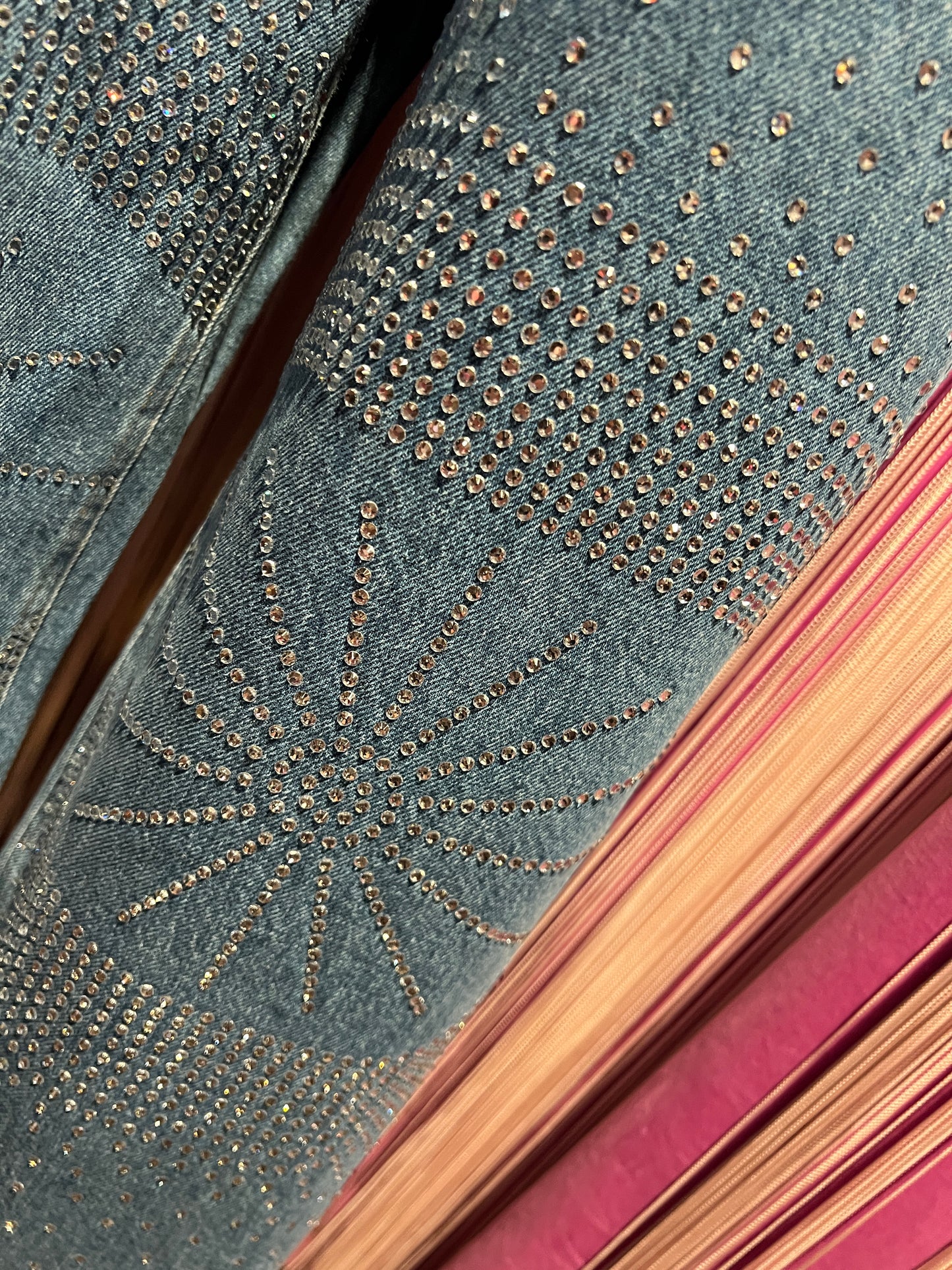 11 love is glamour -50%jeans denim con applicazione Swarovski