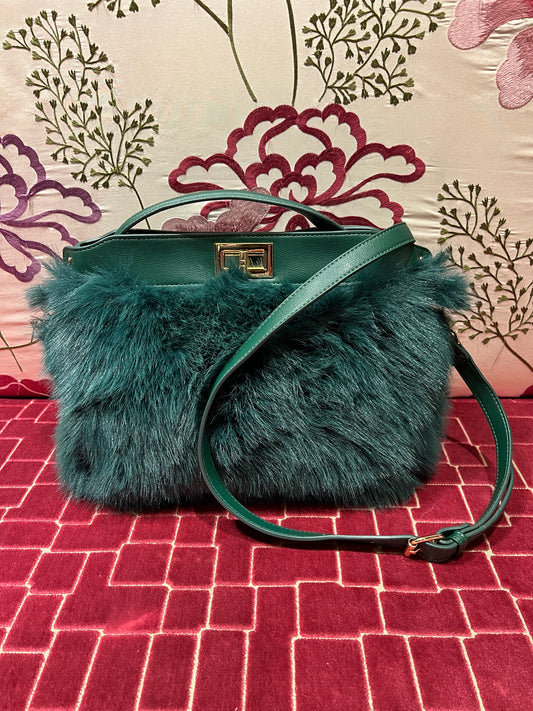 Borsa ecopelliccia verde con tracollina