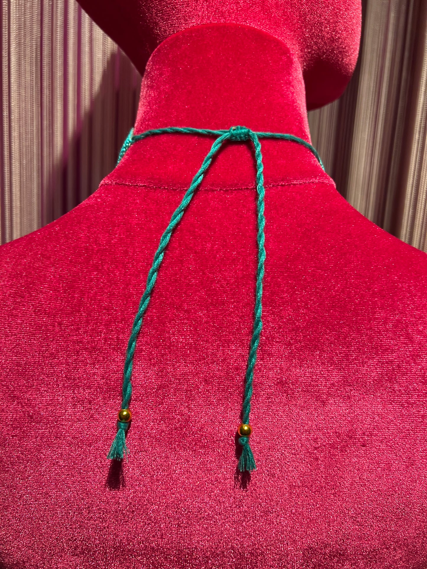 Choker regolabile frange perline fantasia geometrica su base turchese