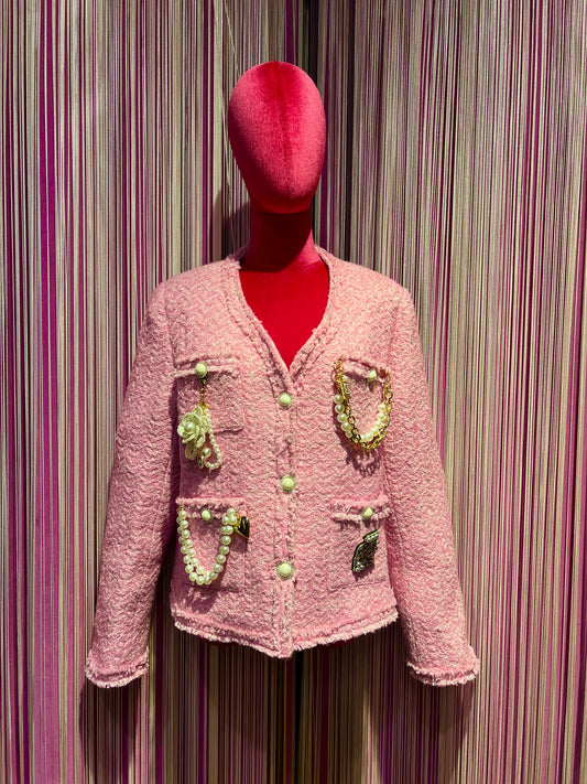 ABpink🩷 giacca in tweed boucle’ rosa con applicazioni spille e perle