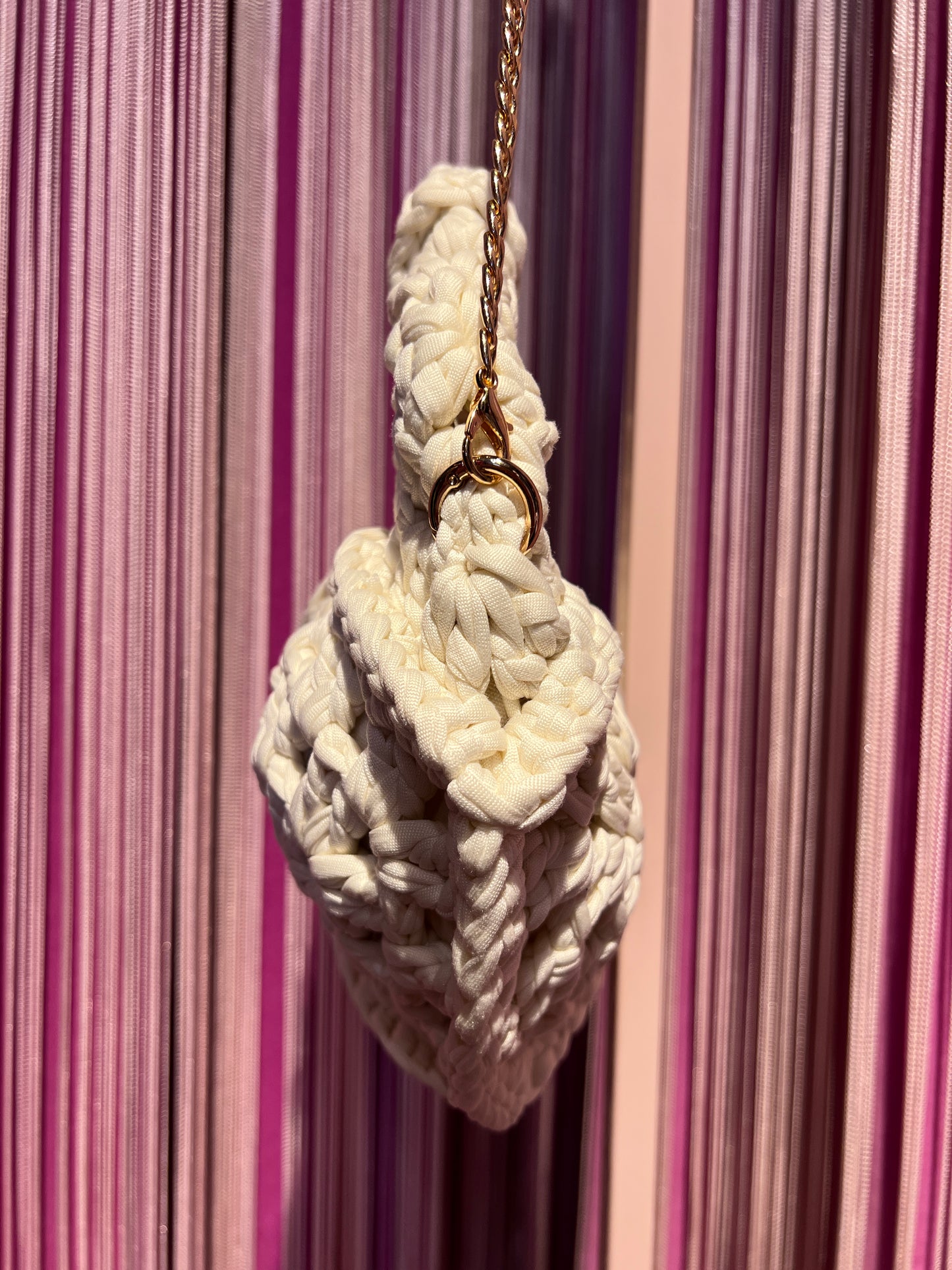 Borsa panna crochet in fettuccia , foderata e tracolla
