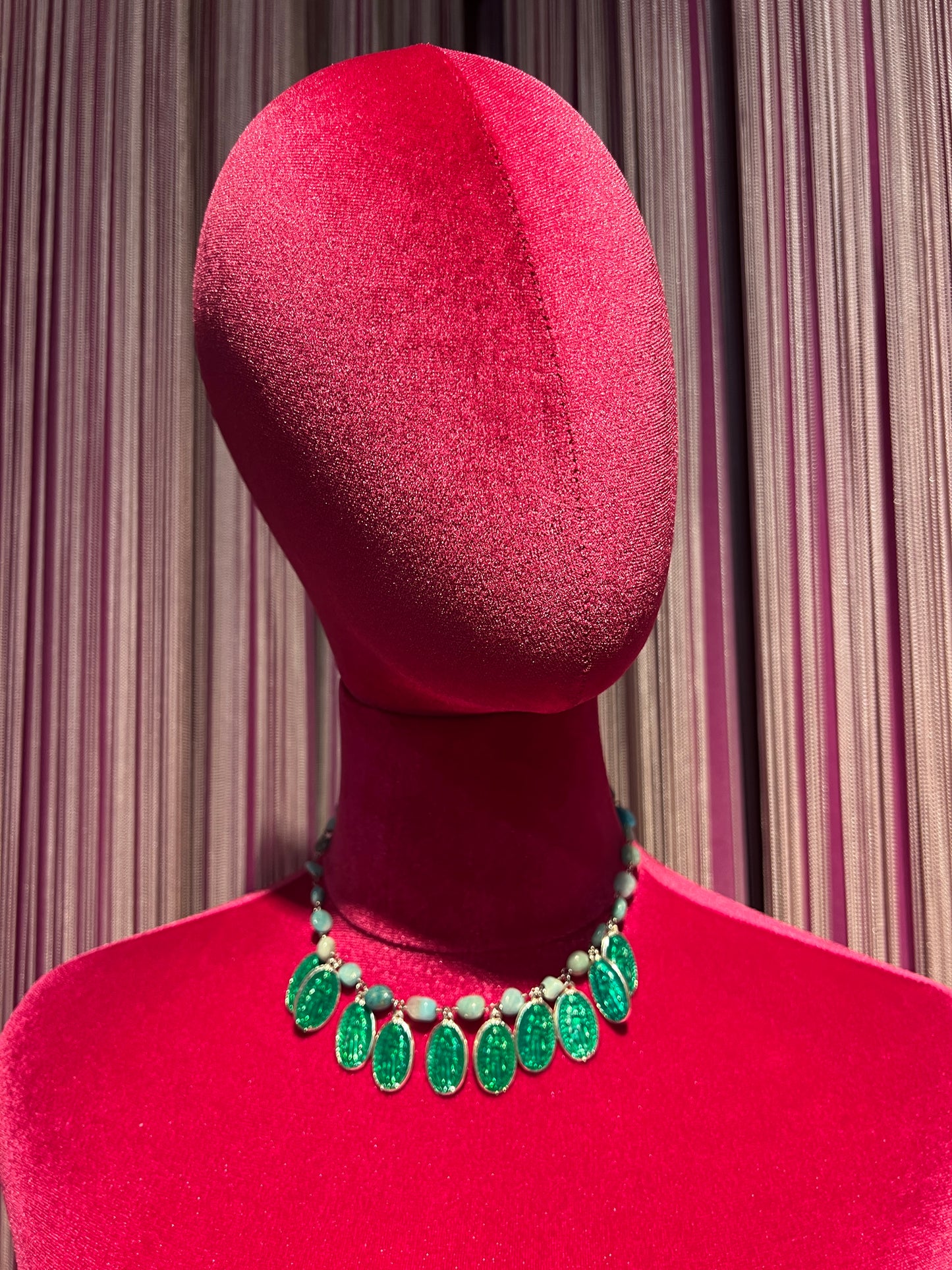Manuela Ajo creazioni collana pietre dure verde tiffany e immagini sacre argento e verde smeraldo