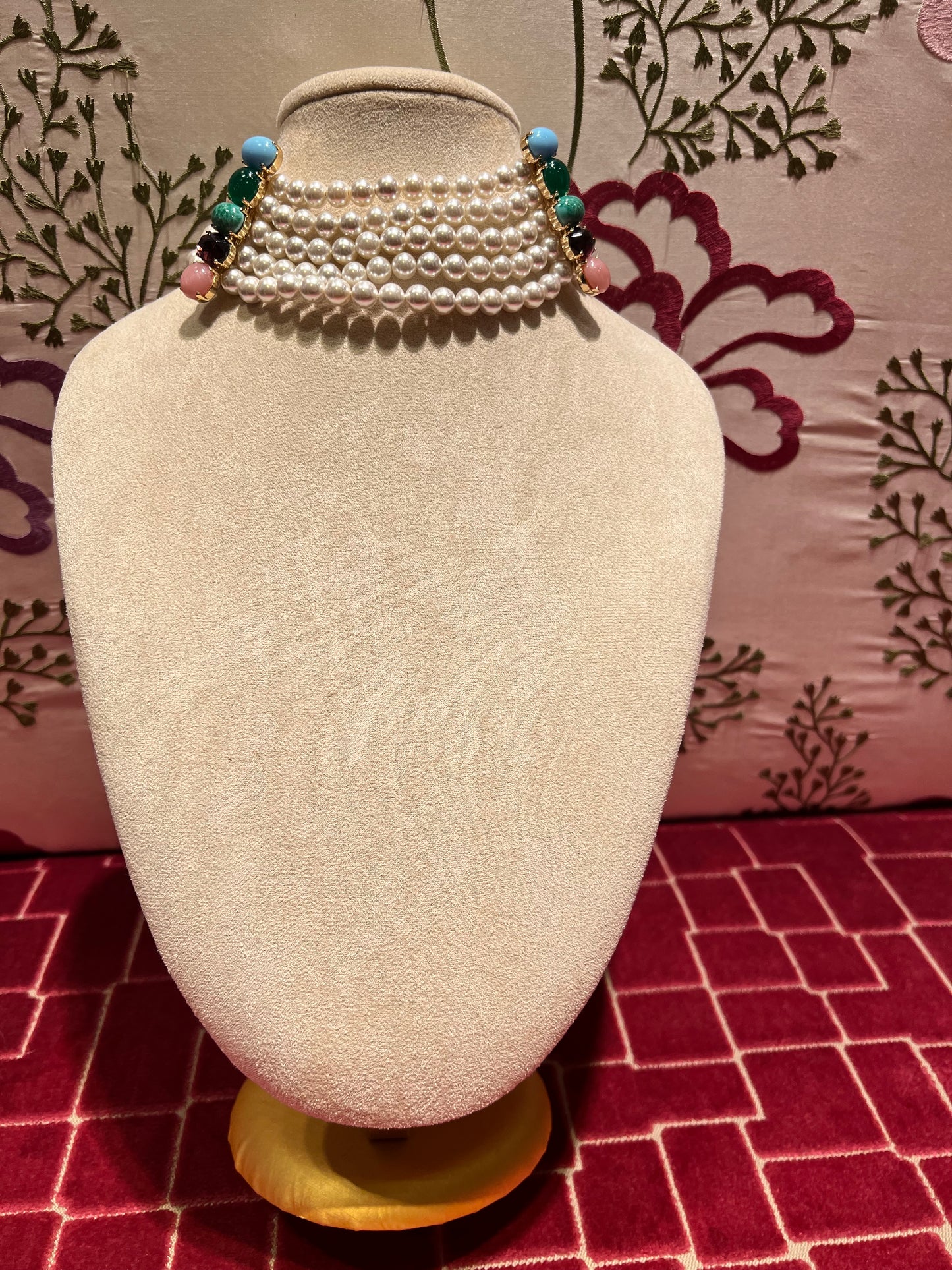 Manuela Ajo creazioni choker perle di Maiorca con pietre dure rosa viola turchese e verde
