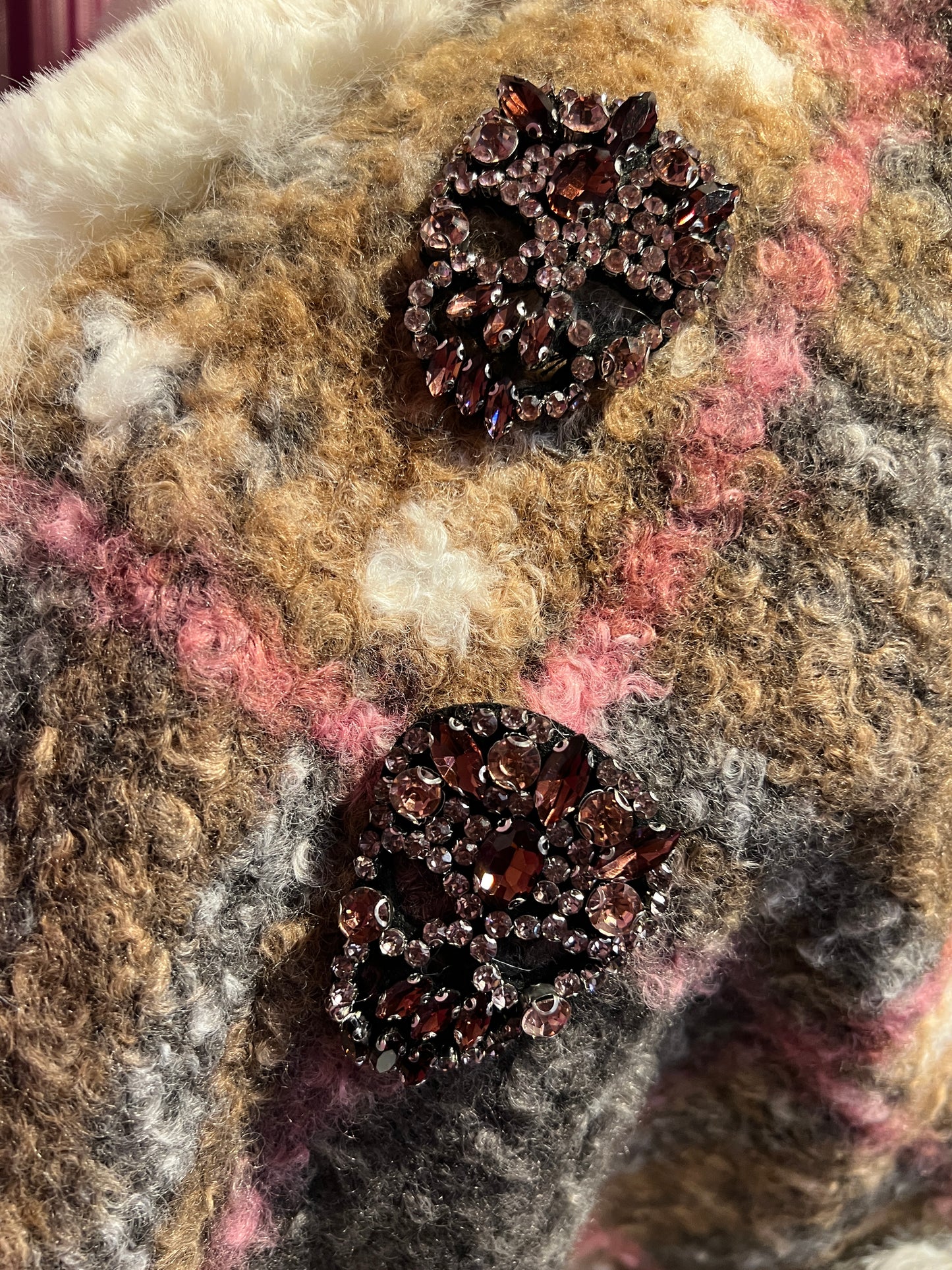 ABpink 🩷 mantella boucle ‘ fantasia tartan con cappuccio , interno in ecopelliccia, patch teschi cristalli