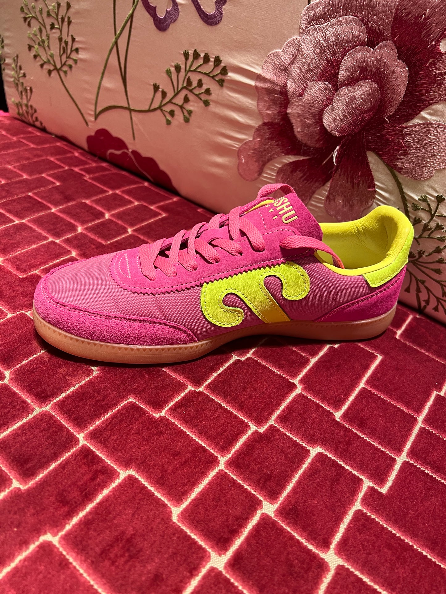Wushu Ruyi sneakers camoscio, pelle e tela fucsia / giallo flou