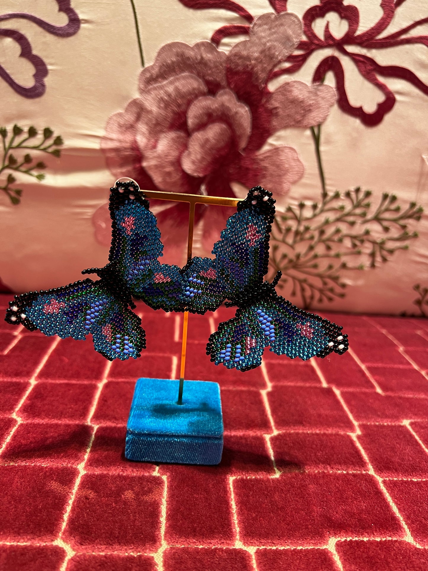 Orecchini farfalle perline nero azzurro rosa