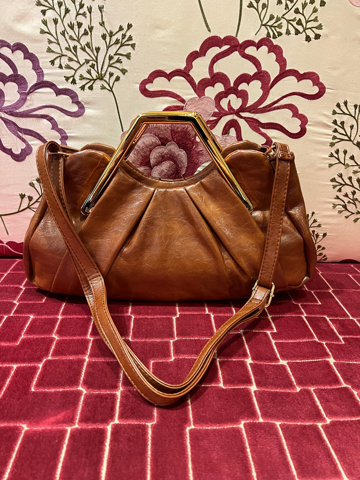 Borsa manico rigido effetto metallico color oro tracollina , ecopelle marrone bruciato