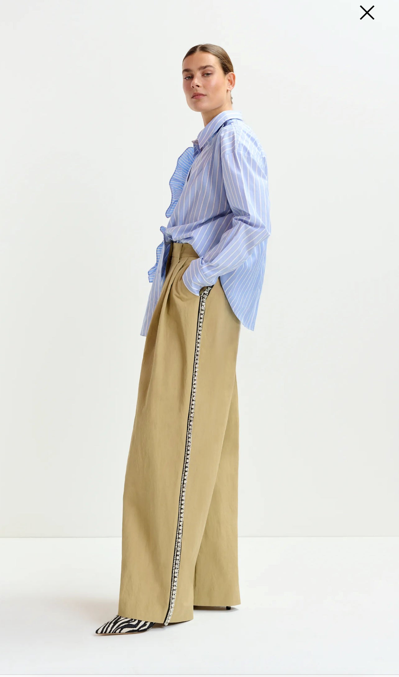 Essentiel antwerp pantalone gamba larga plissettato con bordo impreziosito da strass Iso
