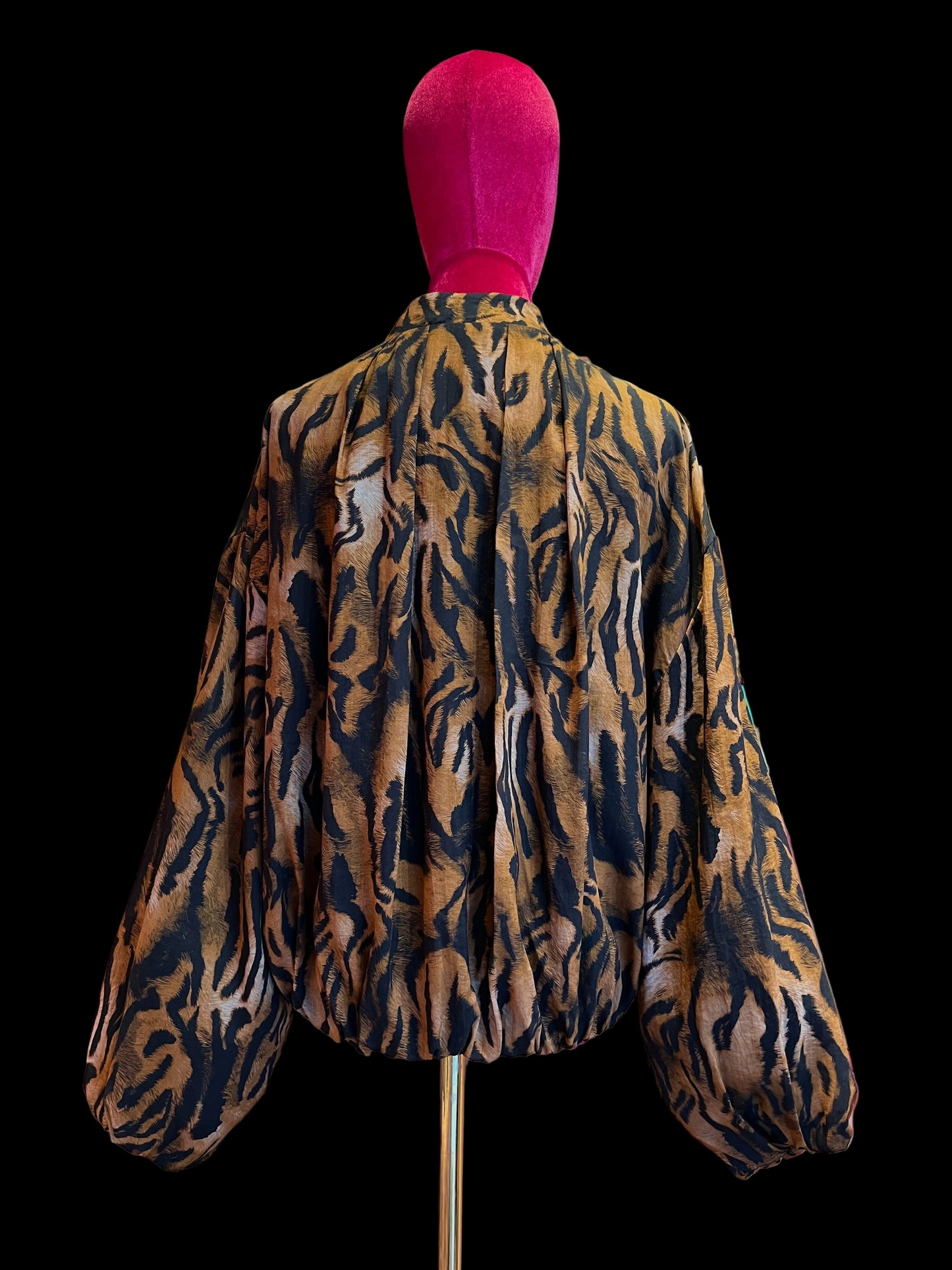 The room giacca/bomber stampa animalier zebrata con applicazione patch serpente cristalli
