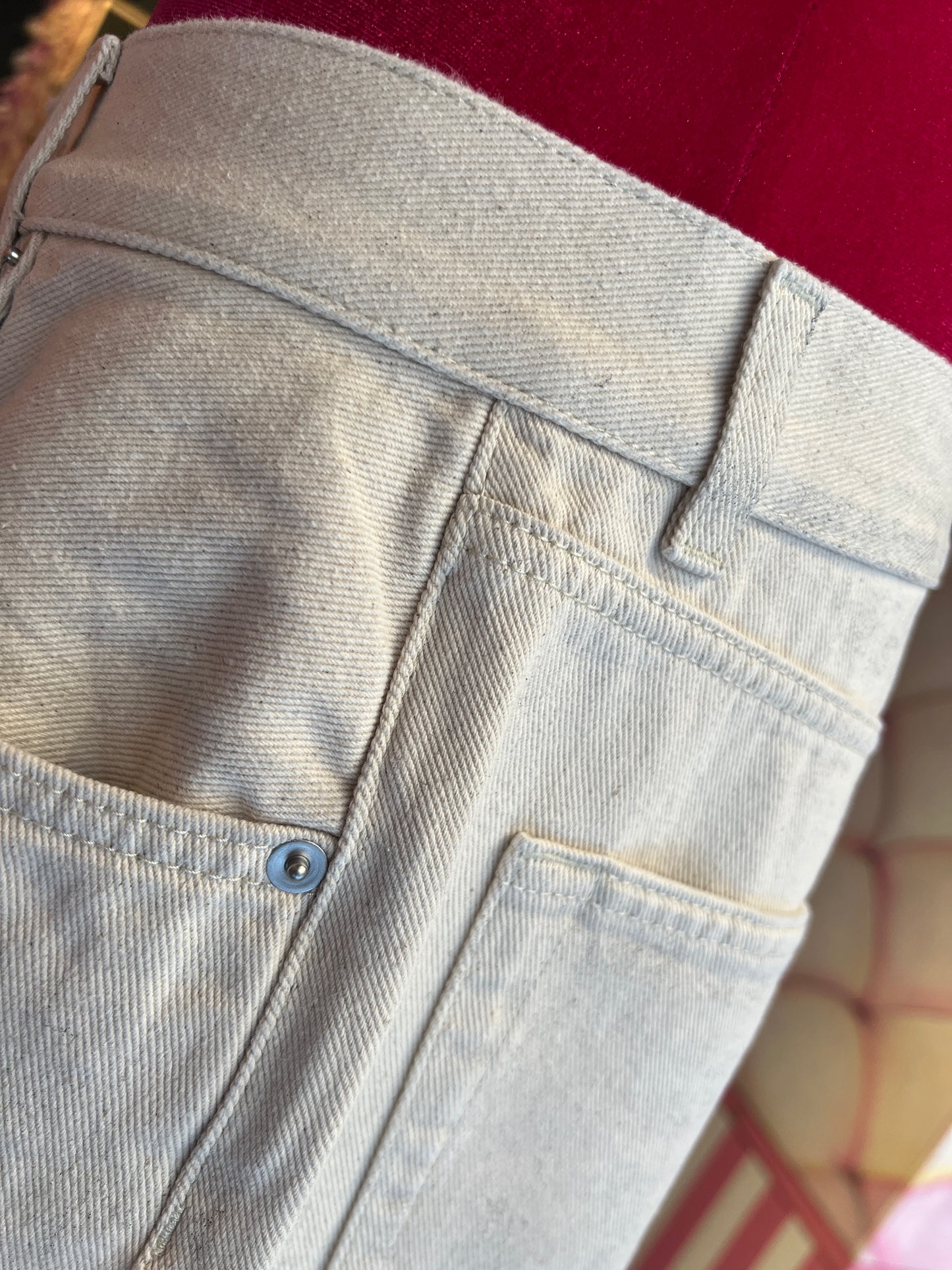 Circus Hotel pantalone in denim , modello wide leg con trattamento speciale, vita media
