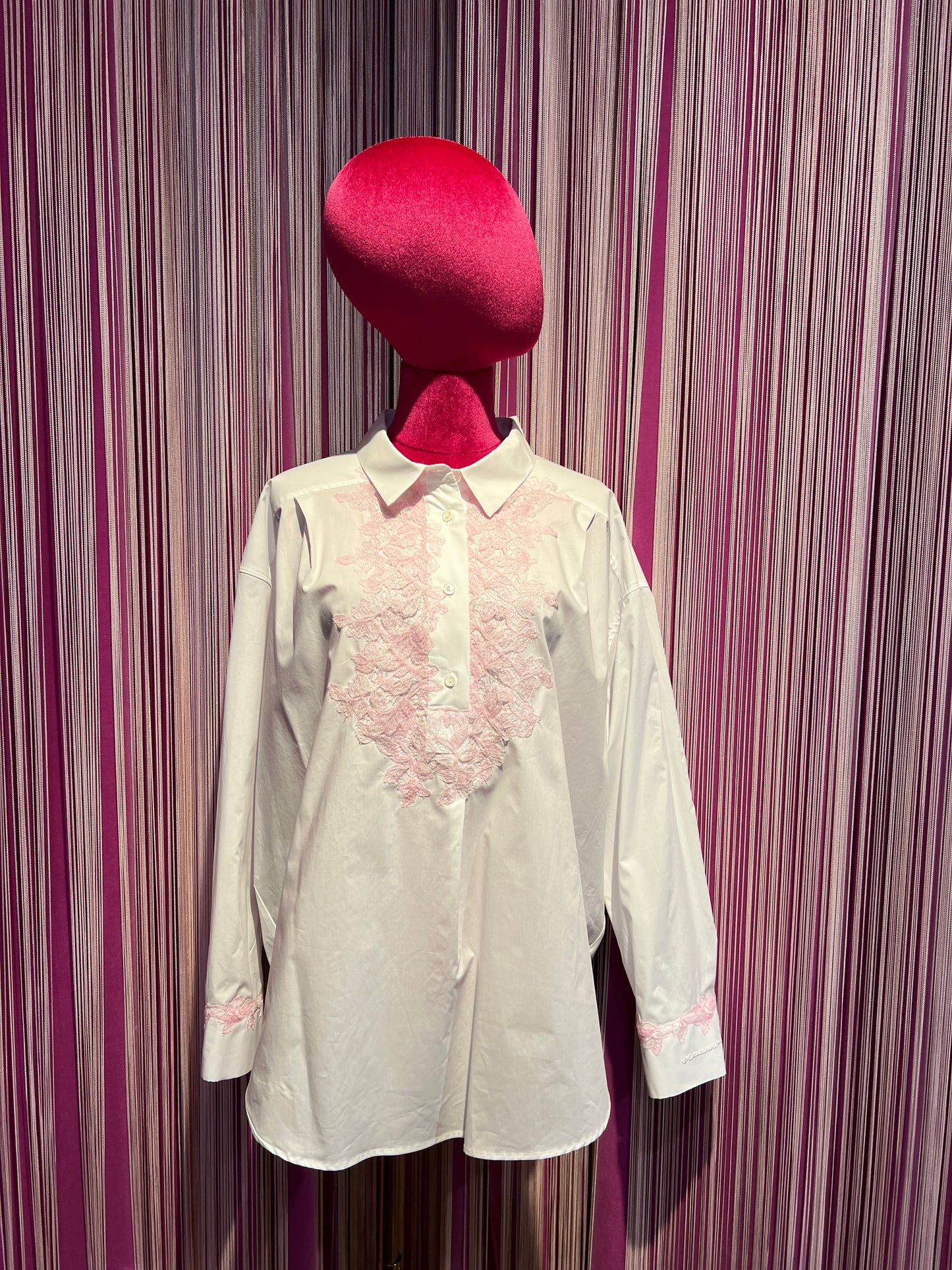 Ermanno Scervino camicia bianca con pizzo rosa fiocco posteriore