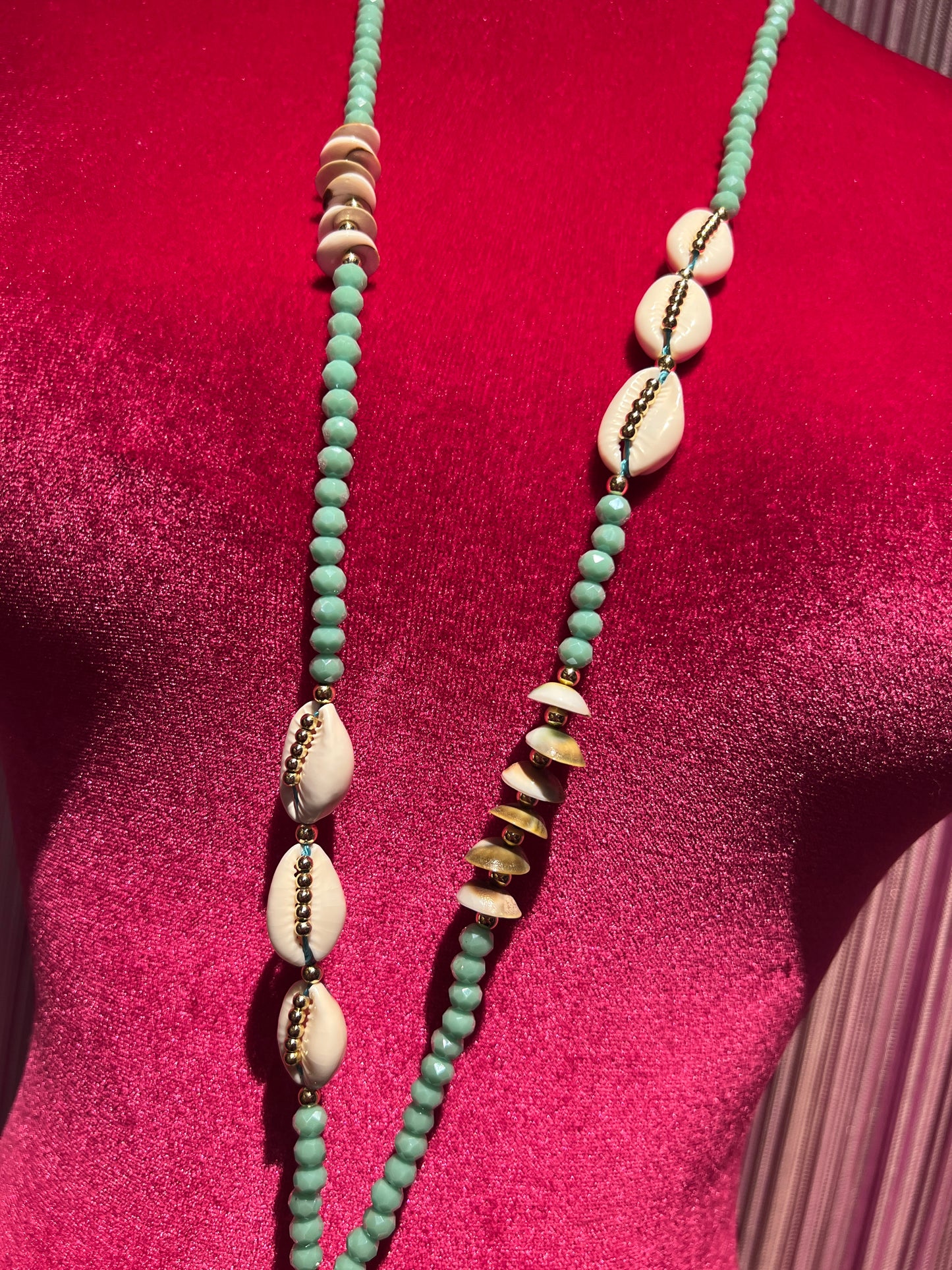 Collana lunga turchese con perline , conchiglie e croce