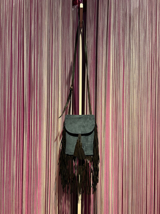 Love & roses tracollina TEXAS suede con frange , nappina e mini pochette. Colore jeans frange marrone