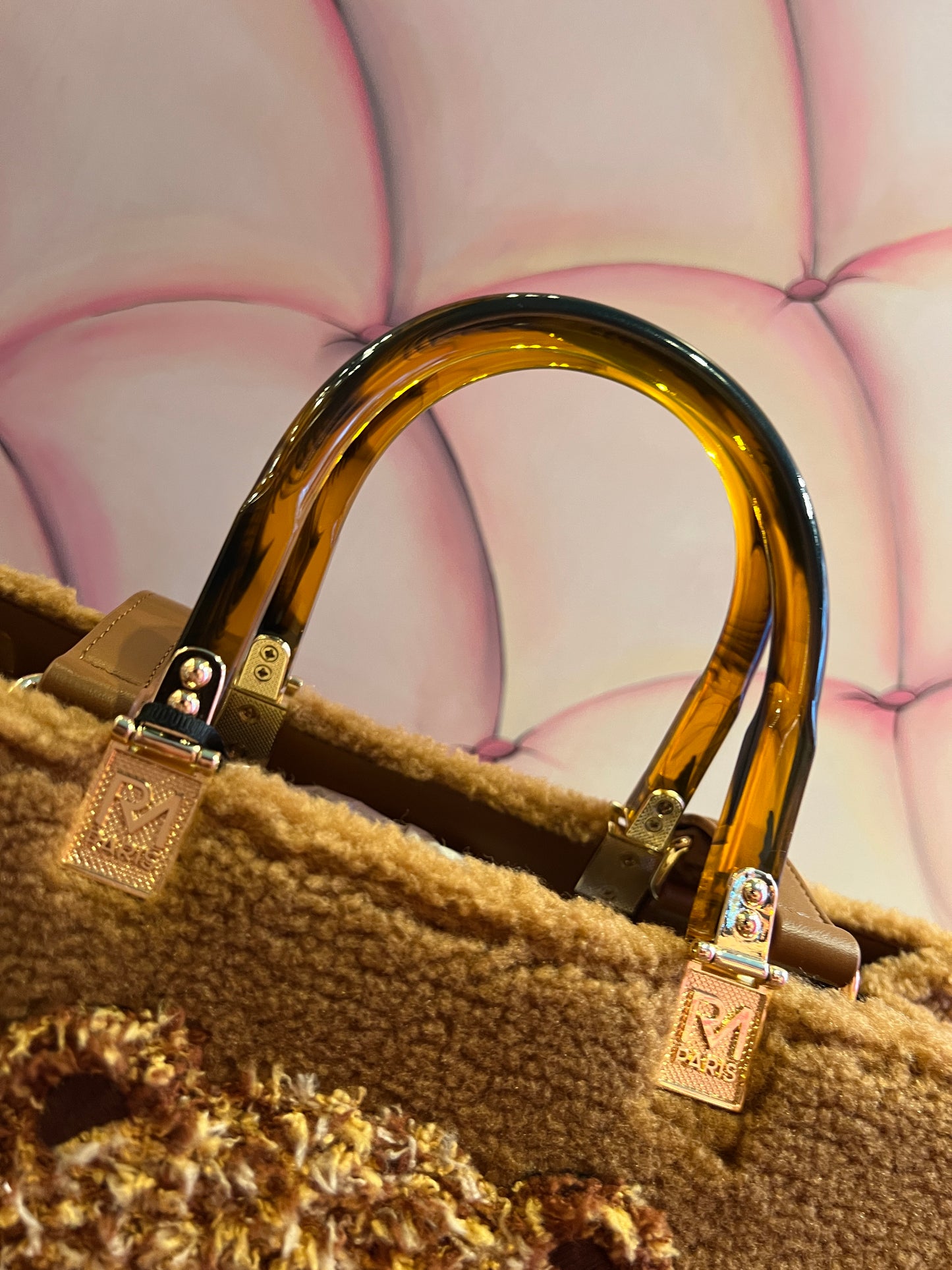 Rue Madam Paris borsa due manici con tracolla ecopelliccia biscotto Marvin tote winter