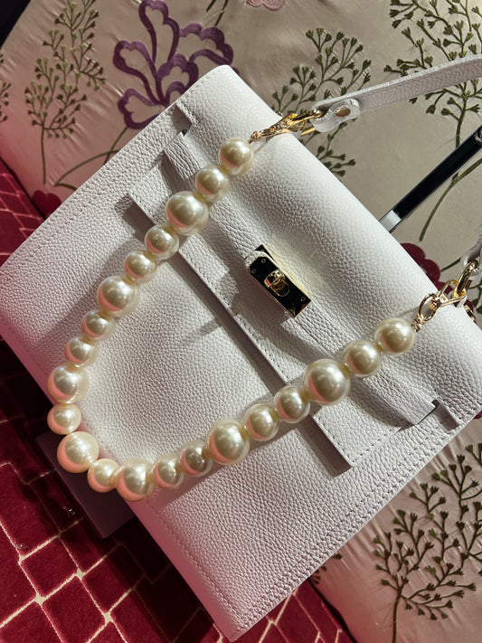 Borsa pelle bianca con perle e tracolla