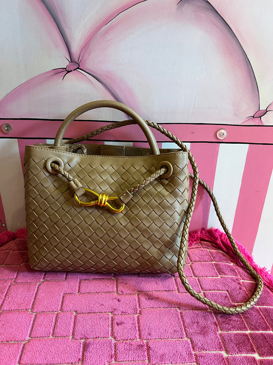 Borsa ecopelle con lavorazione ad intreccio e tracolla