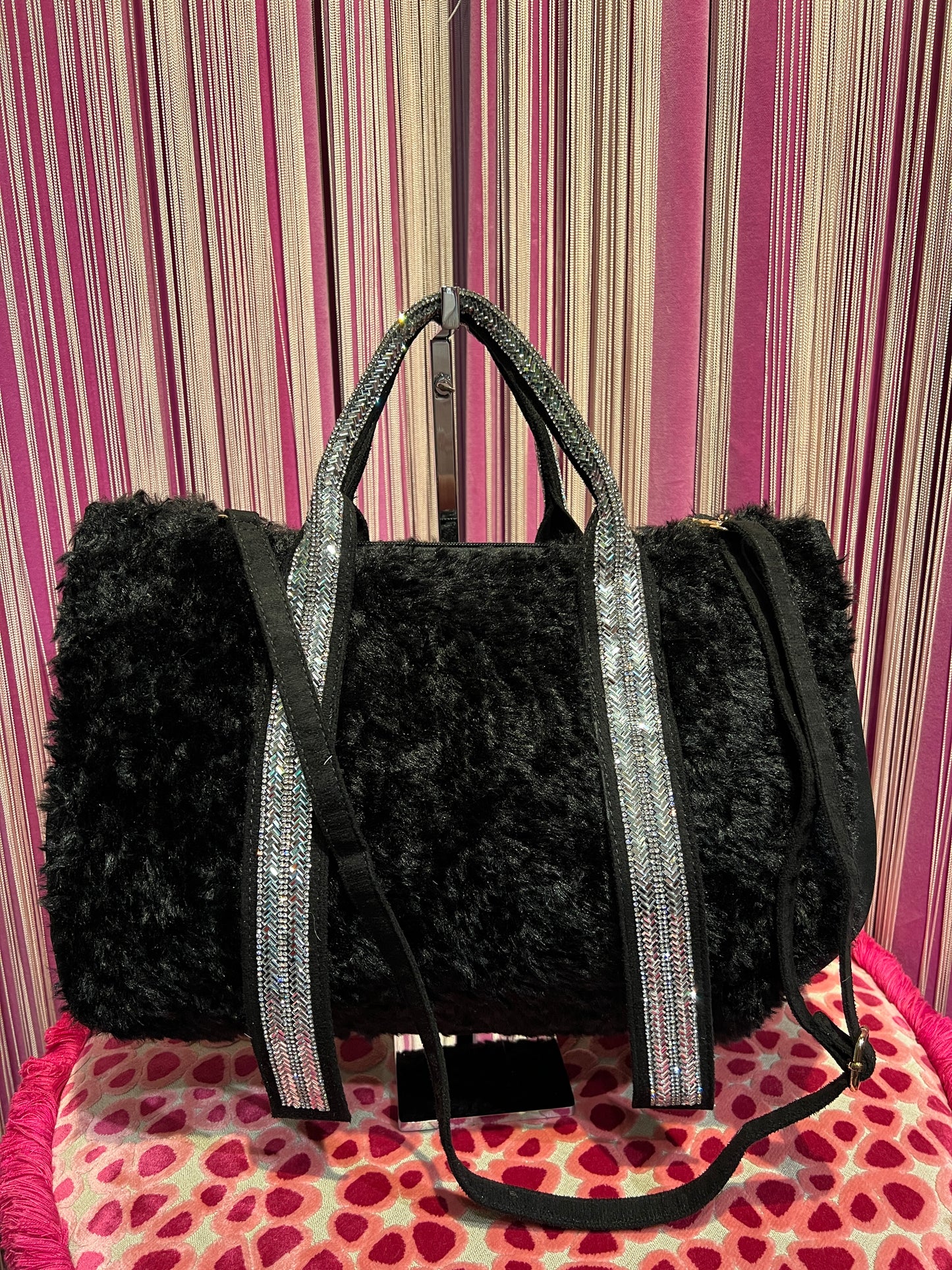 Borsa ecopelliccia astrakan nera due manici con Swarovski e tracolla