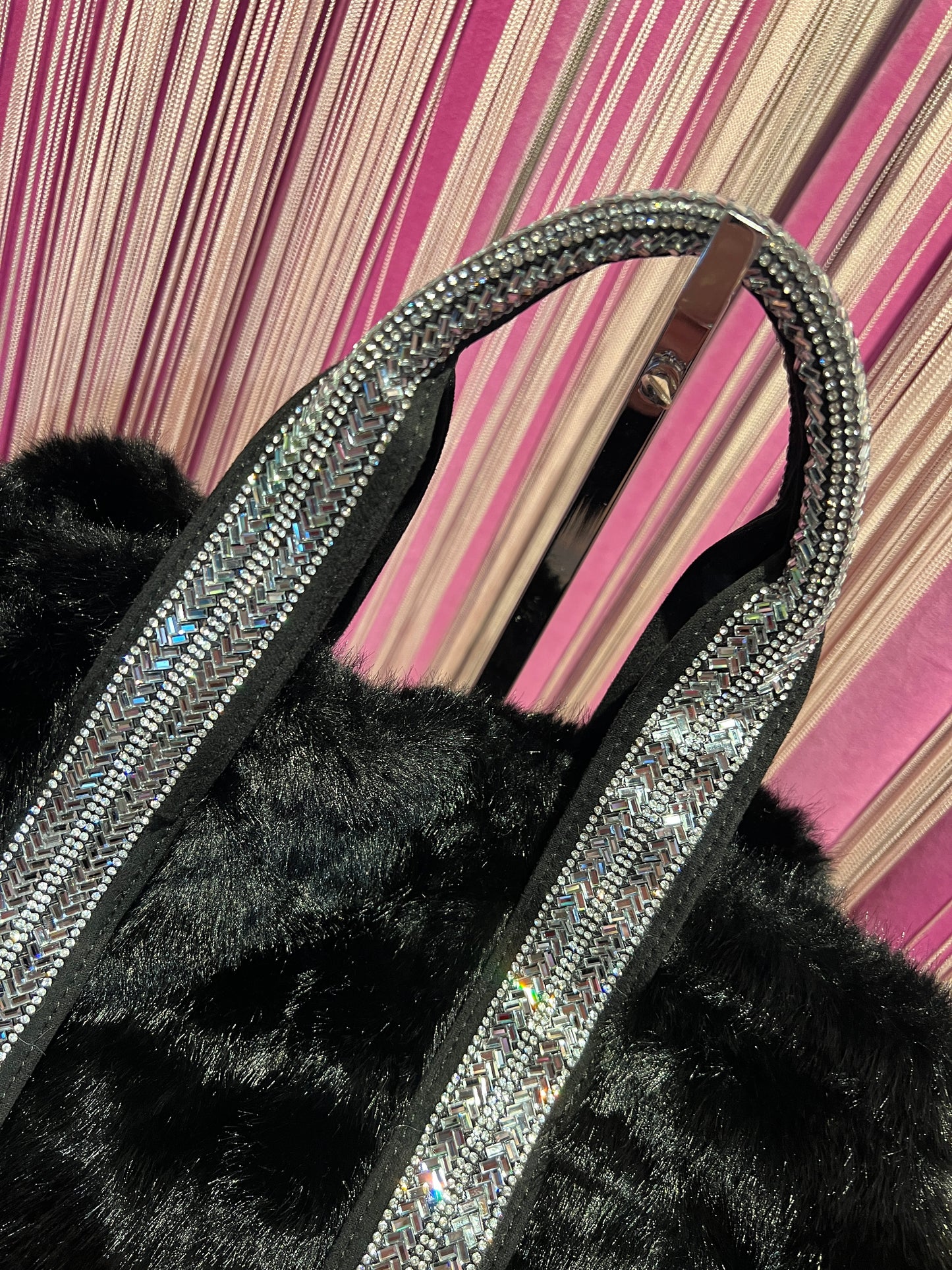 Borsa ecopelliccia nera due manici Swarovski e pochette