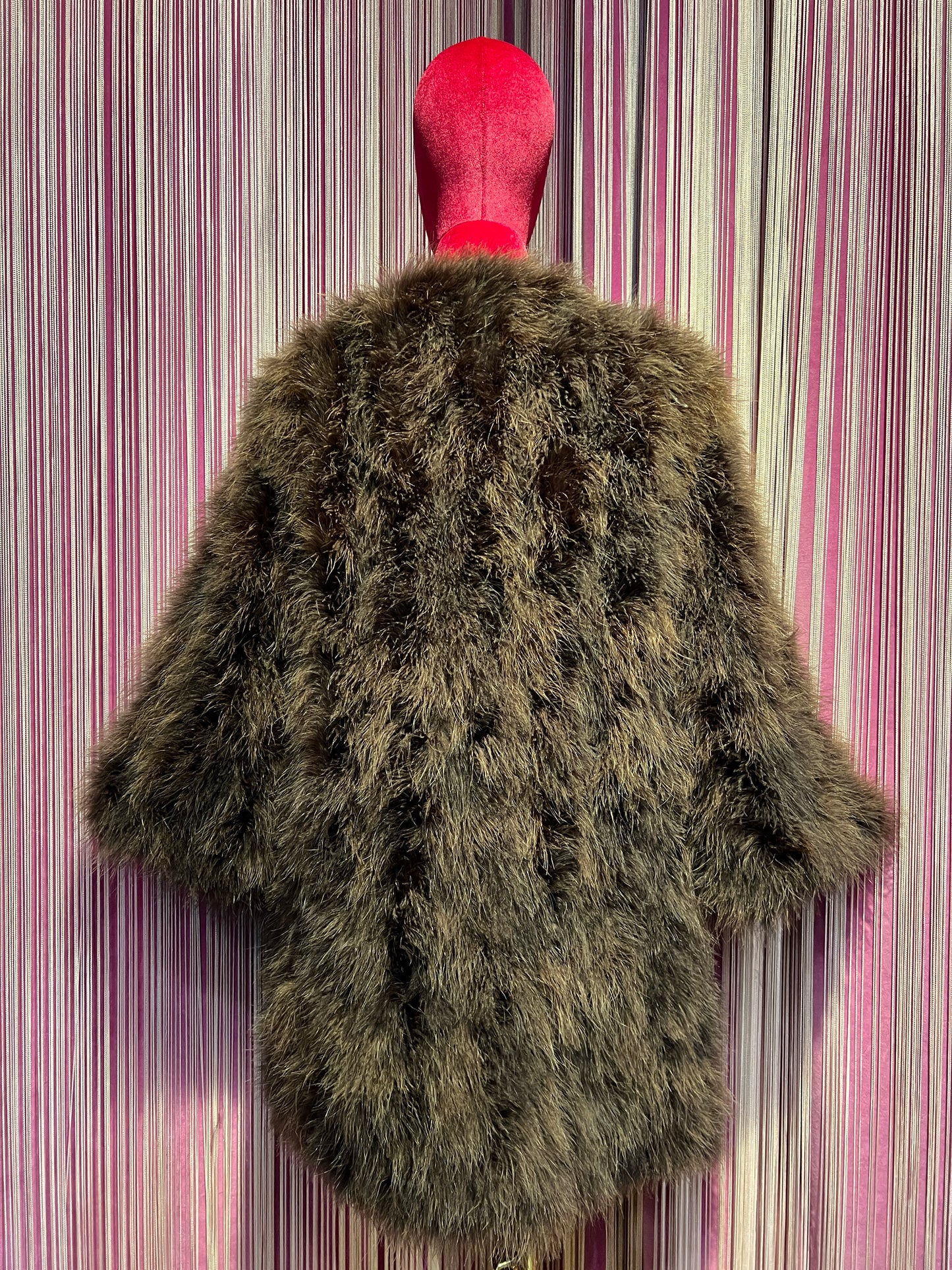 11 Love is glamour cappotto cioccolato piume maniche 3/4