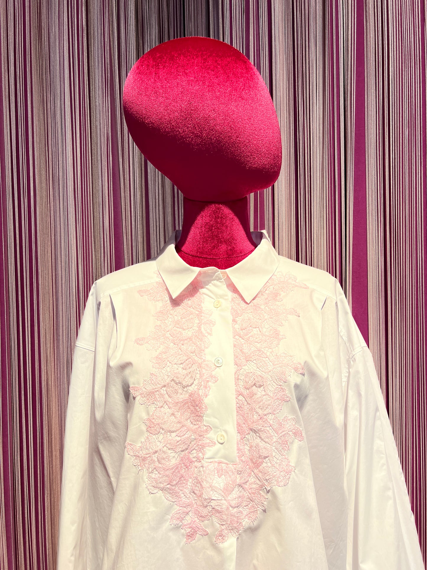 Ermanno Scervino camicia bianca con pizzo rosa fiocco posteriore