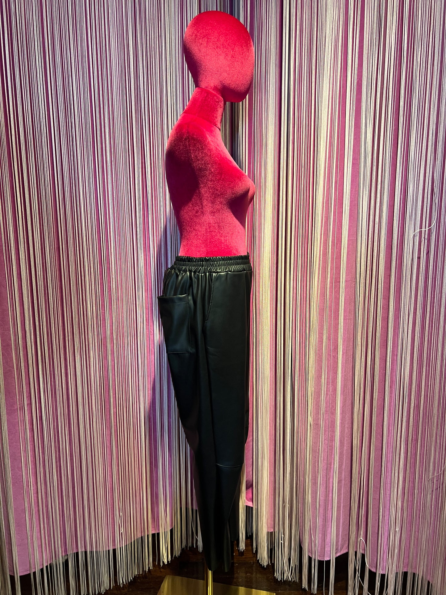 Mon amour Paris pantalone ecopelle con elastico nero