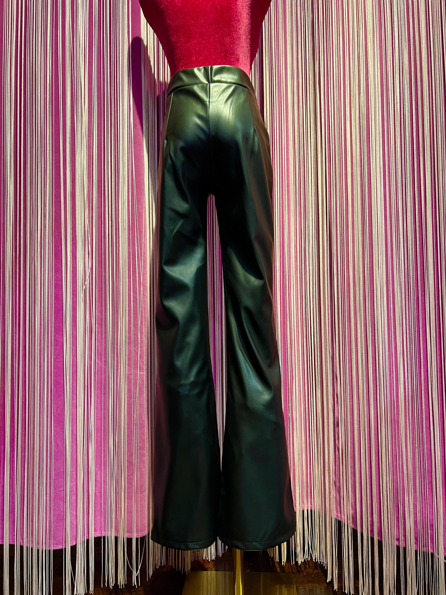 Mon amour Paris pantalone ecopelle con elastico a zampa