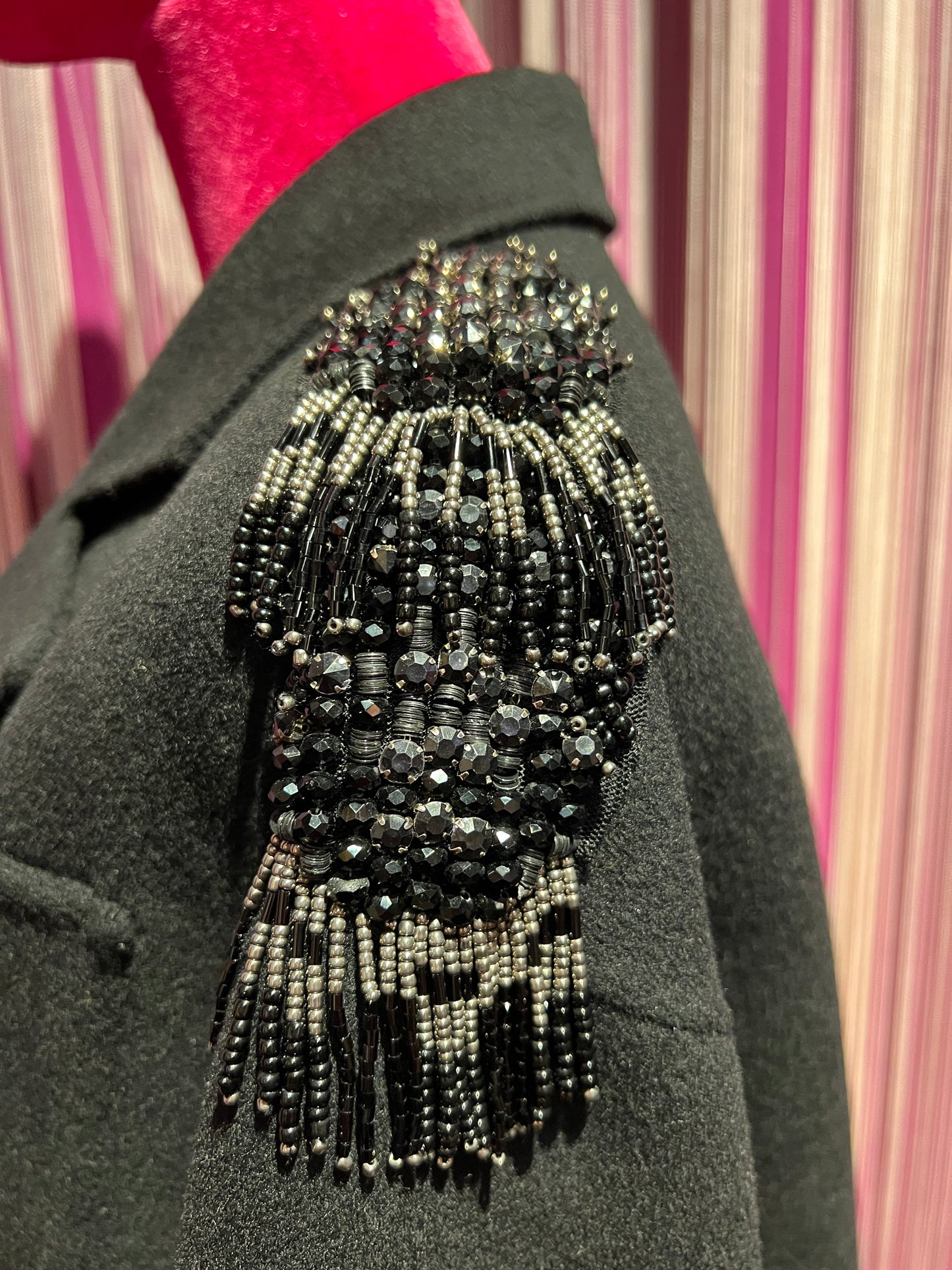 Ermanno Scervino meno 50% cappotto giacca nera panno con applicazioni perline sulle spalle