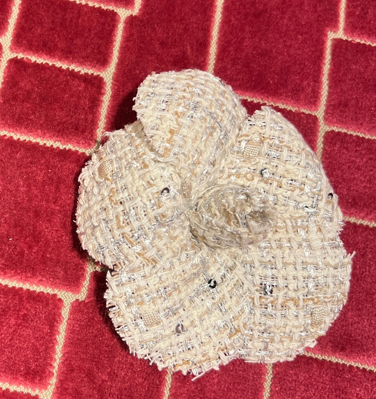 Mouche spilla tessuto tweed panna e argento