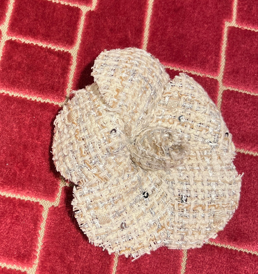 Mouche spilla tessuto tweed panna e argento