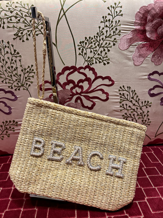 Pochette in paglia intrecciata con scritta” Beach” perline avorio