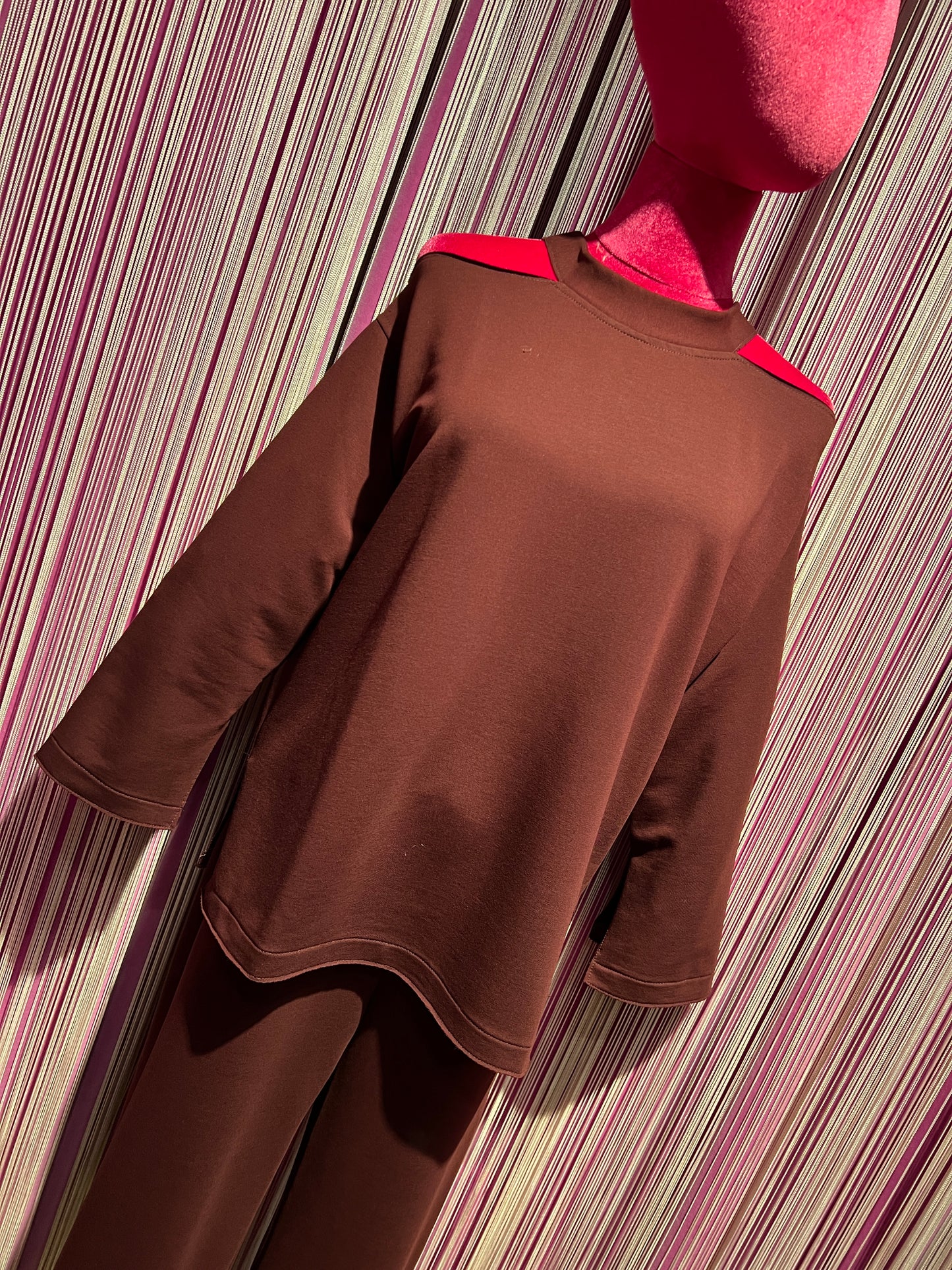 Silvia Berri per 24.25 -40%completo Jersey bordeaux maglia oblò e pantalone palazzo