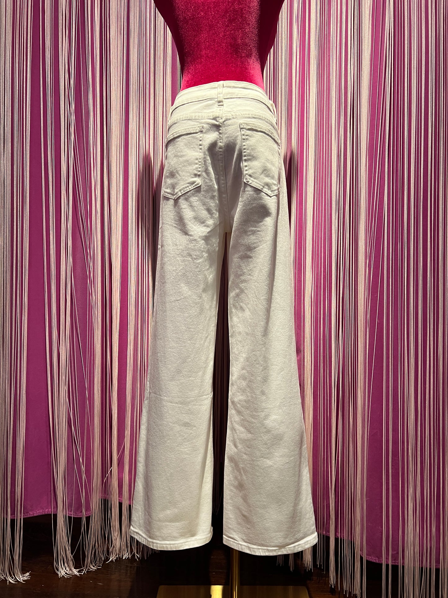 The room -50% di sconto jeans bianco in tessuto elasticizzato dipinto a mano con scritte e farfalle con elementi glitter