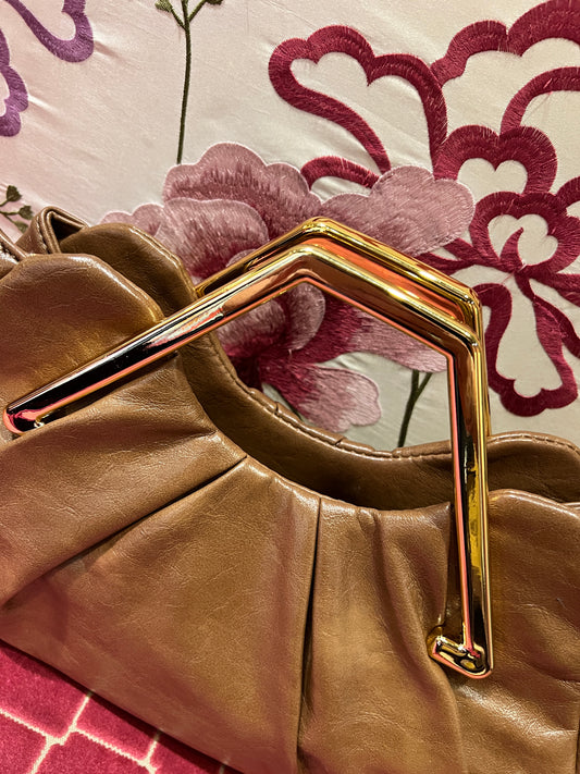 Borsa manico rigido effetto metallico color oro tracollina,ecopelle cammello