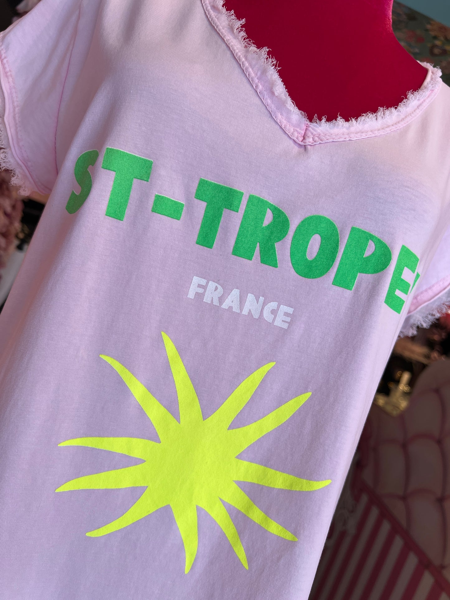 Mon amour Paris -20% di sconto t shirt rosa con scritta Saint Tropez verde