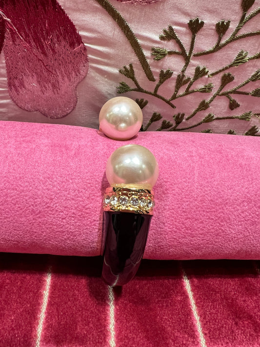 Bracciale nero con perle e strass