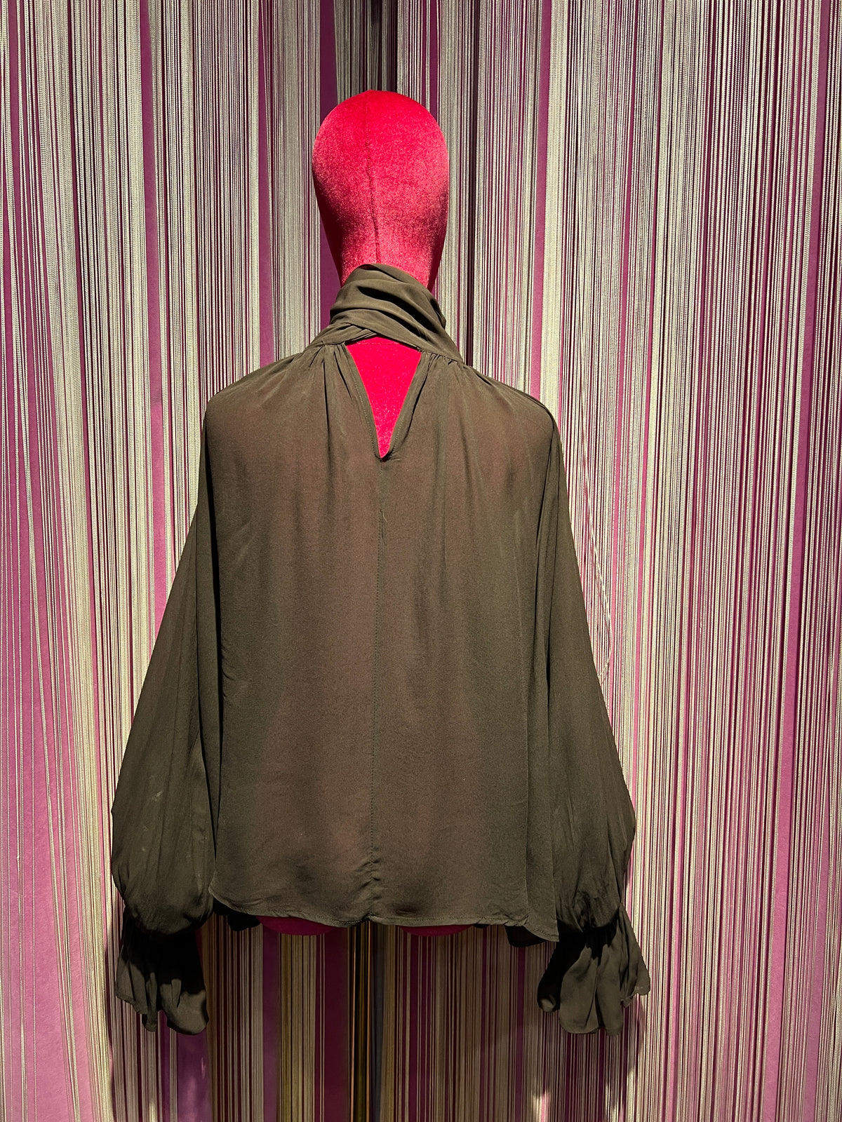 The room blusa marrone con fiocco al collo