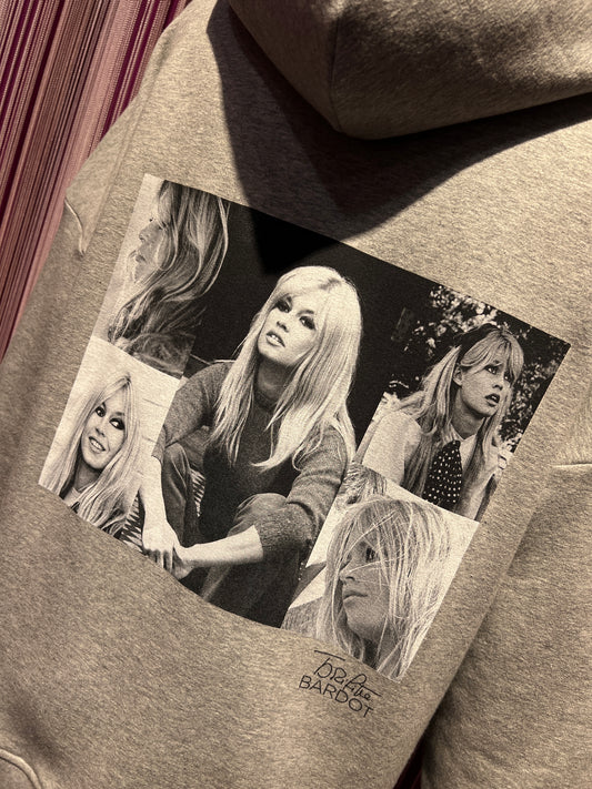 Brigitte Bardot felpa con cappuccio grigio chiaro con stampa BB
