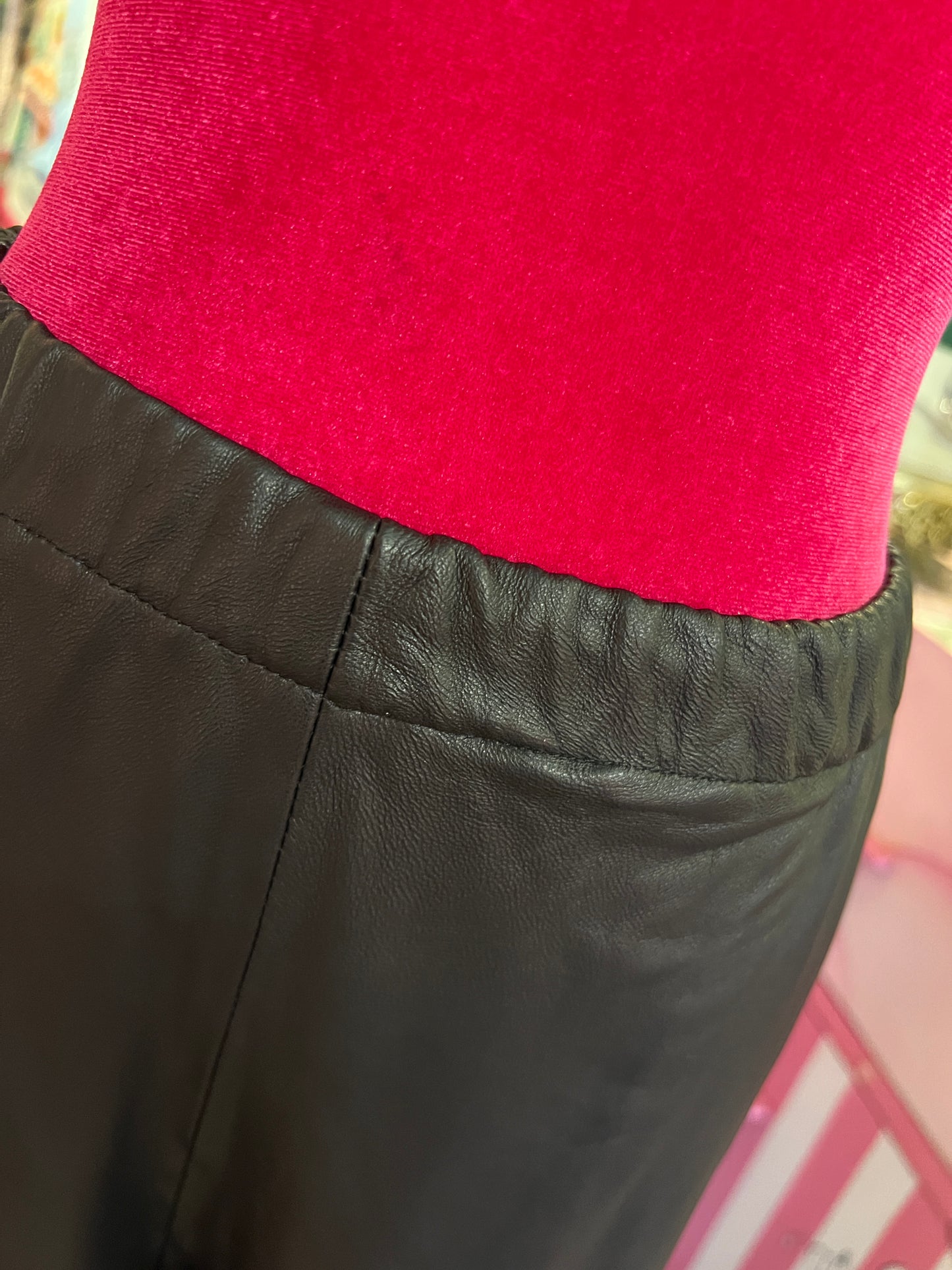 Pink memories pantalone di pelle nero con pizzo