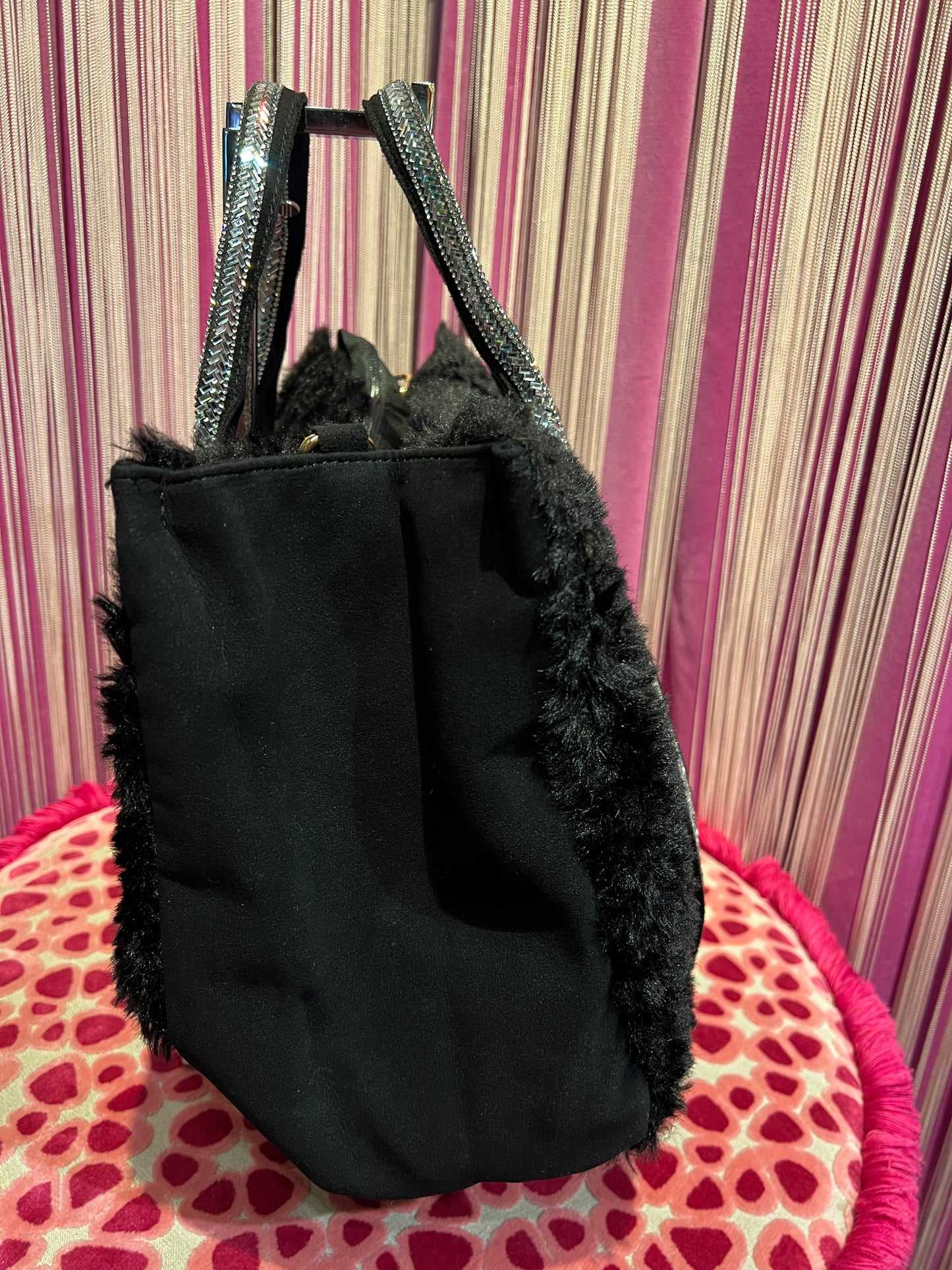 Borsa ecopelliccia astrakan nera due manici con Swarovski e tracolla