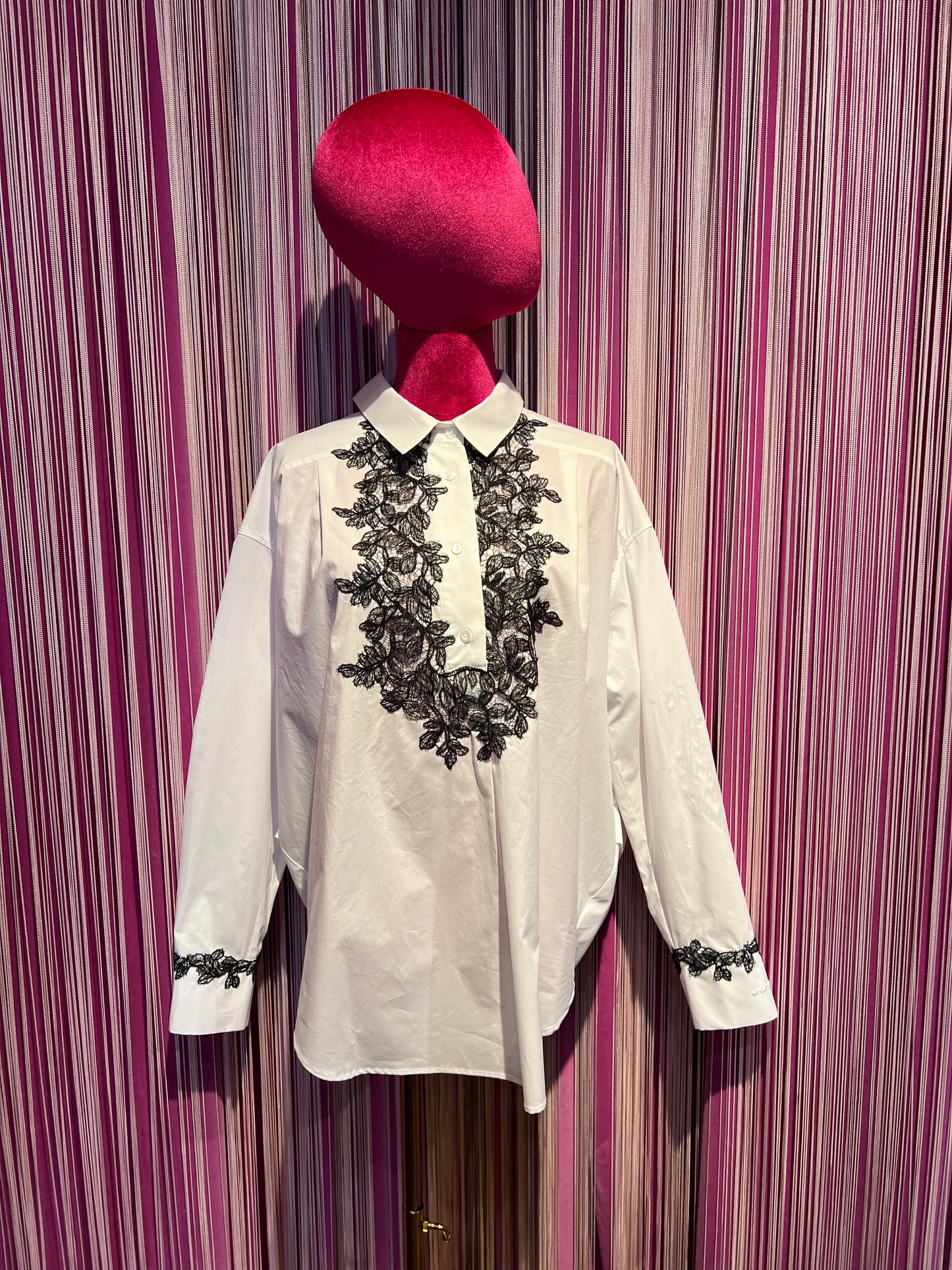 Ermanno Scervino camicia bianca con pizzo nero fiocco posteriori