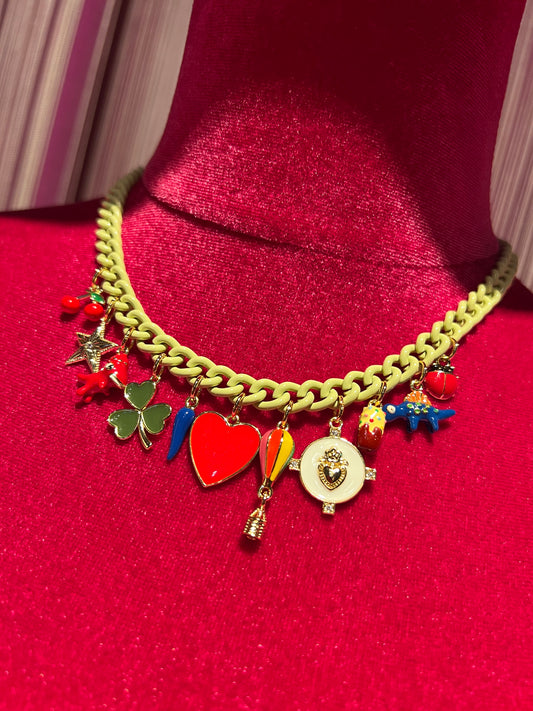 Principessa glam collana girocollo catena panna con charms cuore rosso cuore sacro bianco ciliegie coccinella