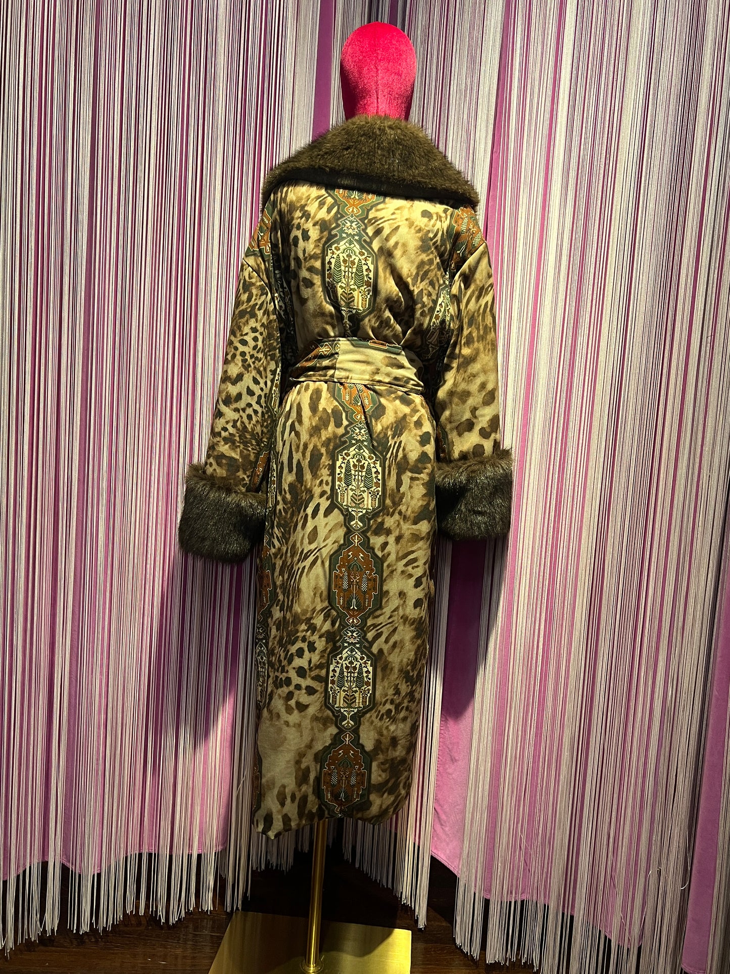 Front street cappotto a kimono con cinta fantasia animalier con collo e polsi in ecopelliccia