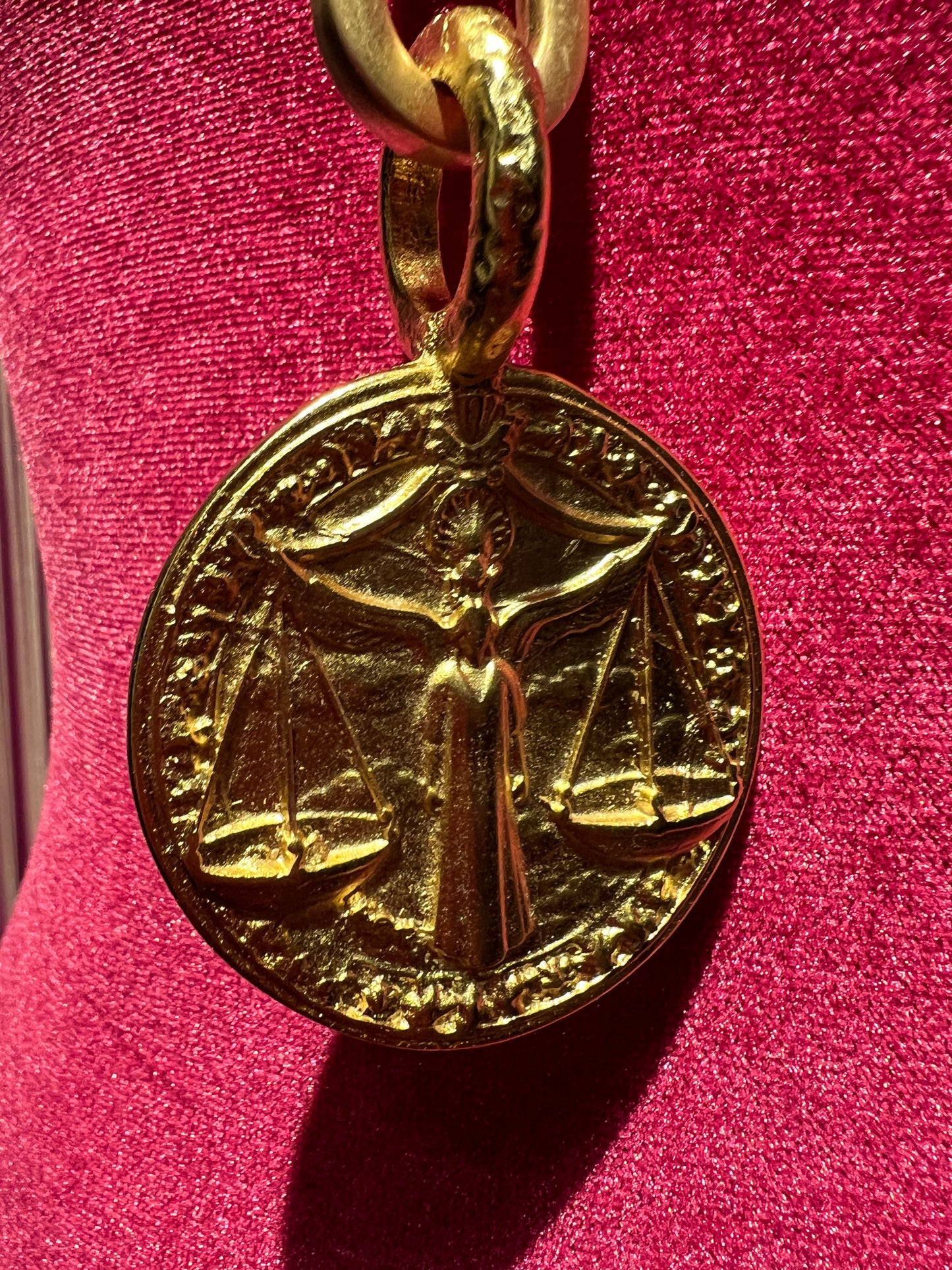 Aleva’ collana ciondolo zodiaco bilancia oro satinato