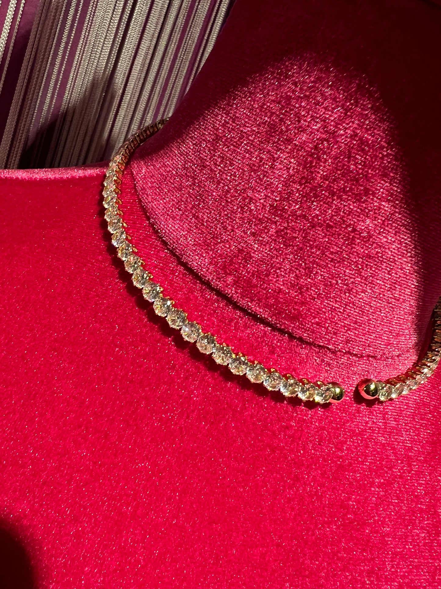 Aleva’ collarino luce oro-zirconi crystal