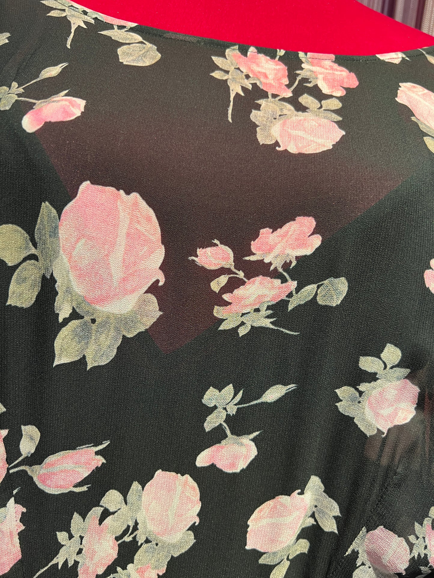 Ermanno Scervino abito lungo fantasia fondo nero con rose rosa manica baloon