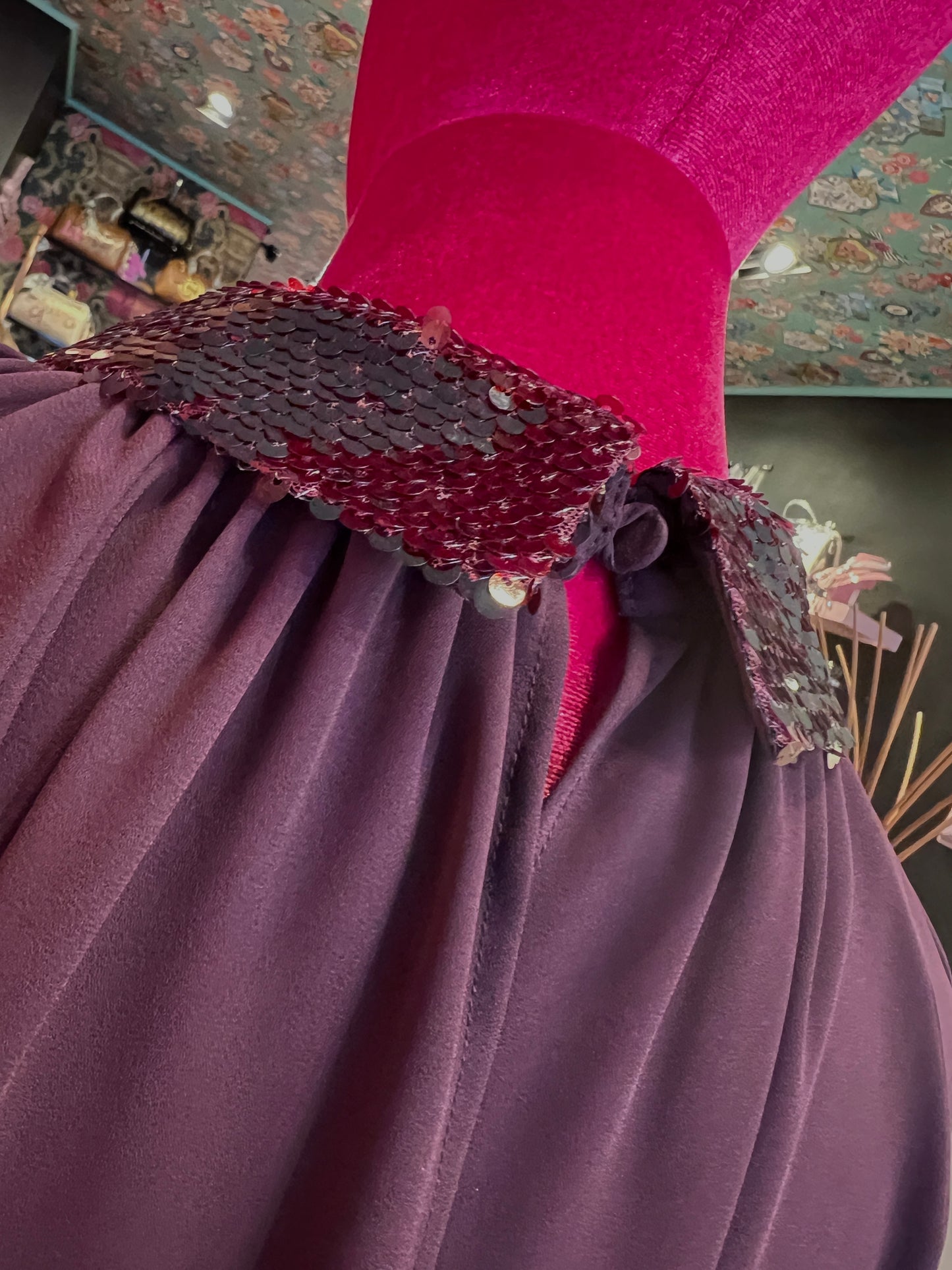 Dahlo blusa drappeggiata con collo in paillettes