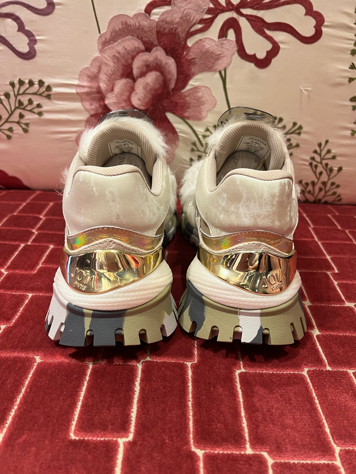 Joia Paris sneaker bianca inserti in ecopelliccia dettagli animalier