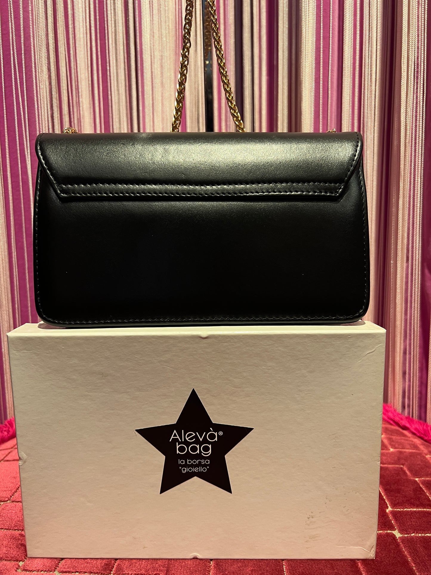 Aleva’ borsa in nappa nera con placca gioiello oro e cristalli argento