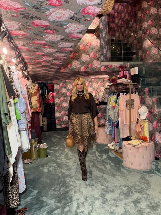 The room completo camicia satin cioccolato e gonna maculata con rouche