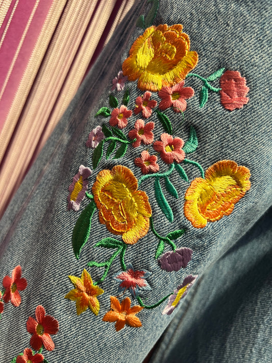 5Progress jeans tg M levi’s vintage modello 501 , tessuto fermo , con fiori ricamati